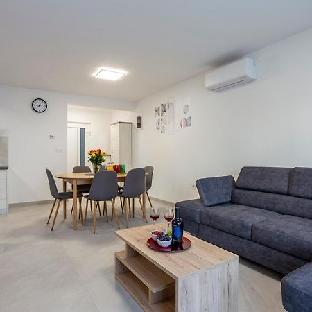 City Apartments Silver Pula Exterior foto