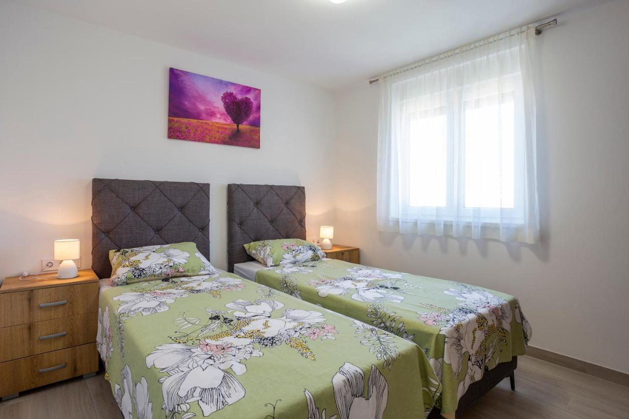 City Apartments Silver Pula Exterior foto
